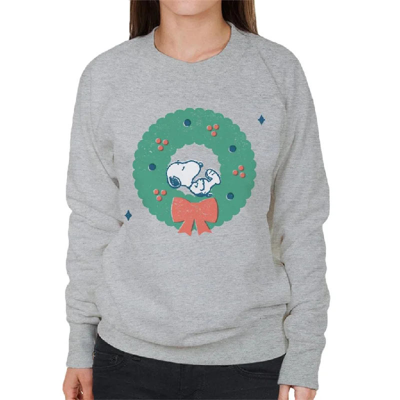 Peanuts Snoopy Holly Wreath Nap Women's Sweatshirt Hoodie with Illustration Artistic Creative Peanuts Snoopy Holly Wreath Nap Women's Sweatshirt Hoodie with Illustration Artistic Creative