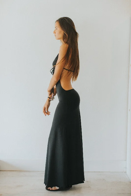 Nomad Low Back Maxi Dress Classic V-Neck Maxi Dress