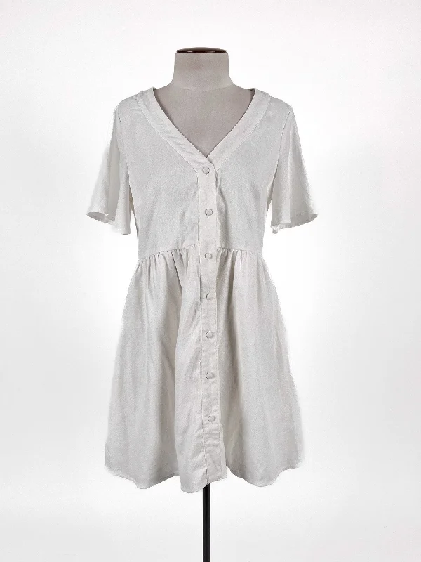 Thats So Fetch | White Casual Dress | Size 8