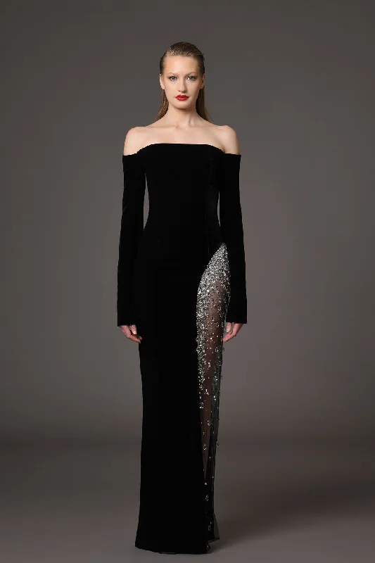 Velvet dress with embroidery on the slit
